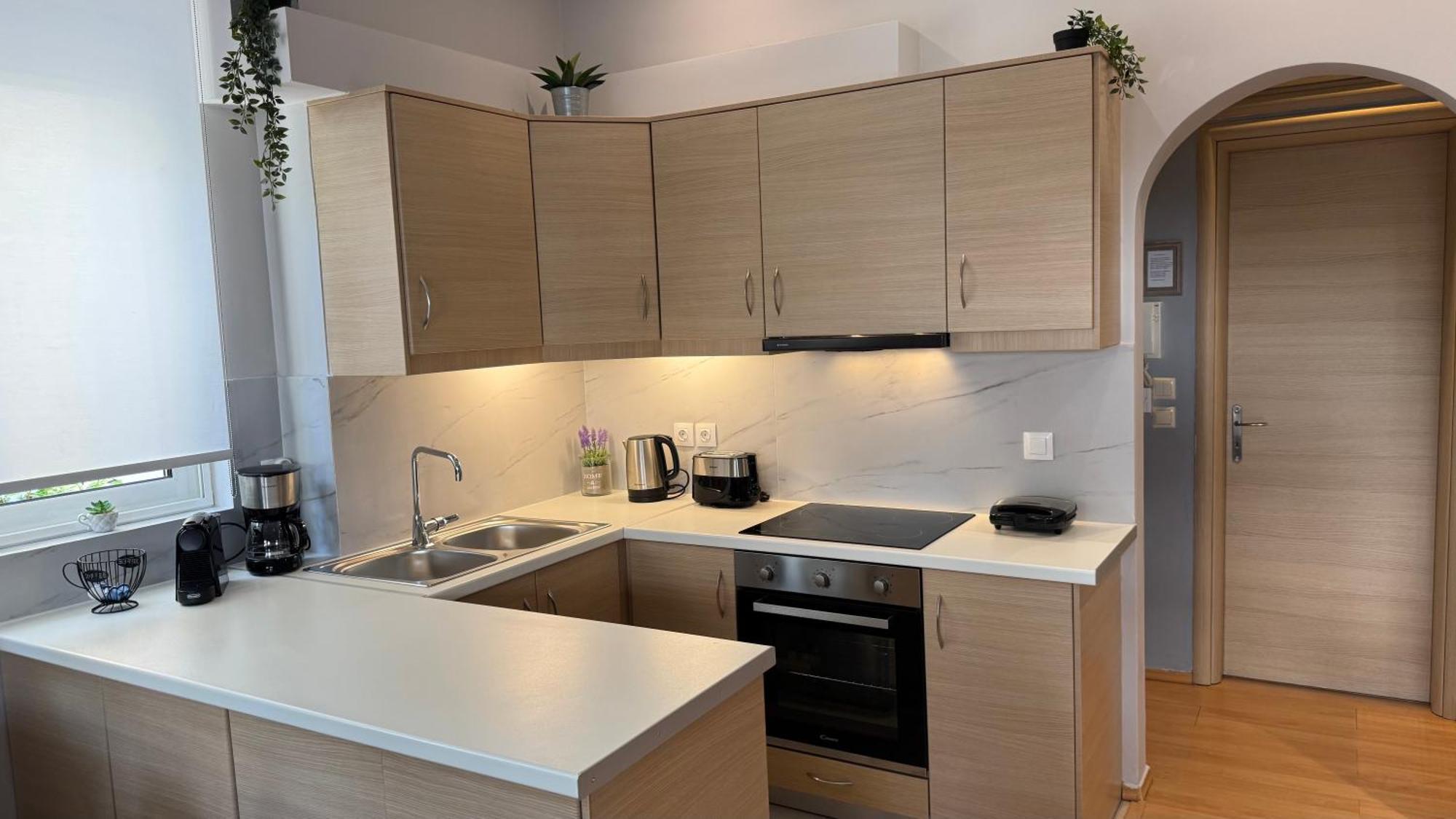 Elegant Glyfada Apartment-Private Garden-Near Metro Ateny Zewnętrze zdjęcie